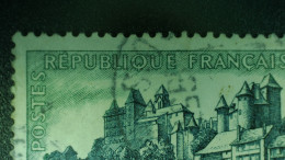 VARIETES SCANNEE 8 FRANCE 1955 N° 1040 UZERCHE OBLITEREE - Used Stamps