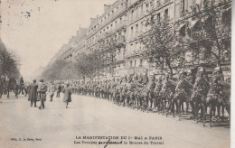 75008 - PARIS - La Manifestation Du 1er Mai à Paris - Les Troupes Se Rendant à La Bourse Du Travail - Manifestazioni