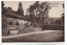Lyons-le-Forêt (27) : Le Terrain De Tennis De L'Hôtel De La Licorne En 1920 PF - Lyons-la-Forêt