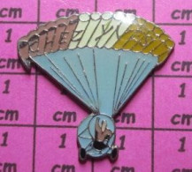 1015c  Pin's Pins / Beau Et Rare / SPORTS / PARACHUTISME PARACHUTE ULM CHEZ YVES - Parachutisme