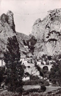 FRANCE - 04 - MOUSTIERS STE MARIE - Vue D'ensemble Et La Chaîne - Carte Postale Ancienne - Altri & Non Classificati