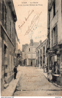 Gien - La Halle Et La Rue De L ' Hôtel De Ville - Gien