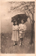 FANTAISIE : ENFANT (9)   Couple Parapluie - Groupes D'enfants & Familles