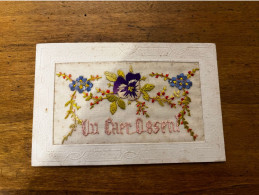 CPA Fantaisie Brodée Ancienne * Au Cher Absent ! * Fleurs Flowers - Bestickt