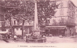 Draguignan - La Fontaine Pyramide Et Place Du Marché   - CPA °J - Draguignan