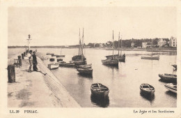 Piriac Sur Mer * Vue Sur La Jetée Et Les Bateaux Sardiniers - Piriac Sur Mer