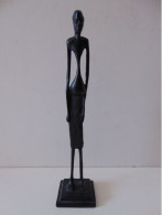 Statue En Métal ? " Femme Africaine Qui Porte Un Pagne " - Art Africain