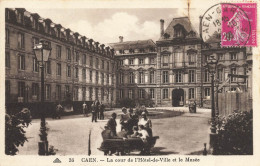 Caen * La Cour De L'hôtel De Ville Et Le Musée - Caen