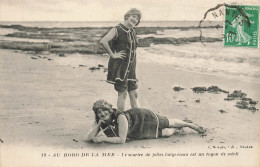 Mode * Baigneuses * Au Bord De La Mer * Le Sourire Des Jolies Baigneuse Est Un Rayon De Soleil * Maillot De Bain - Mode