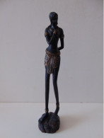 Statue En Métal ? " Femme Africaine Pensive " - Arte Africano