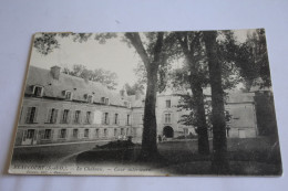 Menucourt - Le Chateau - Cour Intèrieure - Menucourt