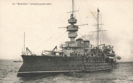 Bateau * Navire De Guerre * Le Cuirassé Garde Côtes LE BOUVINES * Militaria - Warships