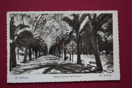 Delcampe - Andalucia-  Malaga  - Paseo Central Del Parque -  Old Postcard - Málaga