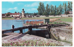 CPSM  9 X 14  Grande Bretagne Angleterre (119) STRATFORD-UPON-AVON Gower Memorial And Bancroft Gardens - Stratford Upon Avon