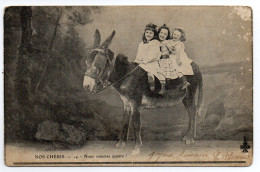 CPA  SIMPLE   1904   -    NOS CHERIS -   NOUS SOMMES  QUATRE ! -         PETITES FILLES JUCHEES SUR UN ANE - Groupes D'enfants & Familles