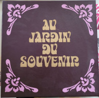 Coffret De 12 Disques Vinyl 33 Tours Au Jardin Du Souvenir - Compilaties