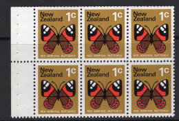 New Zealand 1970-76 Definitives - 1c Red Admiral Butterfly - Booklet Pane MNH (SG 915ba) - Nuevos
