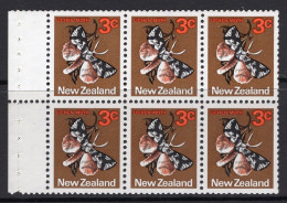 New Zealand 1970-76 Definitives - 3c Lichen Moth - Wmk. Side. Inv. - Booklet Pane MNH (SG 918b) - Unused Stamps