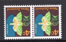 New Zealand 1970-76 Definitives - 4c Puriri Moth - Wmk. Inverted Pair MNH (SG 919aw) - Neufs