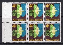 New Zealand 1970-76 Definitives - 4c Puriri Moth - Wmk. Side. Inv. Booklet Pane MNH (SG 919b) - Nuevos