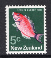 New Zealand 1970-76 Definitives - 5c Scarlet Parrot Fish MNH (SG 920) - Neufs