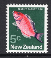 New Zealand 1970-76 Definitives - 5c Scarlet Parrot Fish MNH (SG 920) - Neufs