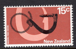 New Zealand 1970-76 Definitives - 15c Maori Fish Hook MNH (SG 926) - Nuevos