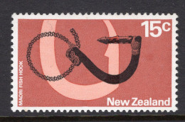 New Zealand 1970-76 Definitives - 15c Maori Fish Hook MNH (SG 926) - Unused Stamps