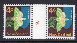 New Zealand 1970-76 Definitives - Coil Pairs - 4c Puriri Moth - No. 9 HM - Neufs