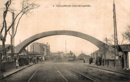 N°104374 -cpa Valladolid -Arco De Ladrillo- - Valladolid