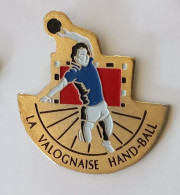 YY199 Pin's Handball La Valognaise Valognes 50 Manche Achat Immédiat - Handball