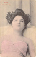ILLUSTRATEURS NON SIGNES - Femme Allongée Fleur Dans Les Cheveux - Walder Bouffes Parisiens - Carte Postale Ancienne - Unclassified