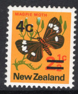 New Zealand 1971-73 Surcharge - 4c On 2½c Magpie Moth - Photo - HM (SG 957) - Ongebruikt