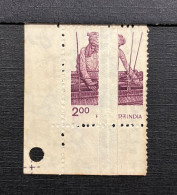 India 1980 Error 6th Definitive Series, Rs.2 Handloom Weaving Stamp Error "Hugely Creased" MNH As Per Scan - Plaatfouten En Curiosa