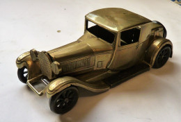 SCULPTURE VOITURE BUGATTI TYPE 44 De 1928 EN LAITON MADE IN ITALY TBE - Andere & Zonder Classificatie