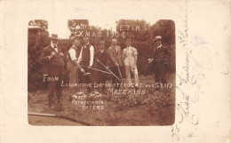 CPA AFRIQUE DU SUD CARTE PHOTO CAPE TOWN RAILWAY STOREKEEPER  LOCOMOTIVE 1904 - Afrique Du Sud