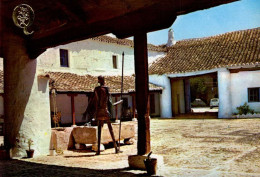 PUERTO LAPICE  . LA MANCHA  " VENTA DEL QUIJOTE " _  CONTRE-JOUR DANS LA COUR - Autres & Non Classés