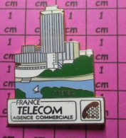 1015c Pin's Pins / Beau Et Rare / FRANCE TELECOM / AGENCE COMMERCIALE RIVIERE BUILDING GRATTE-CIEL - France Telecom