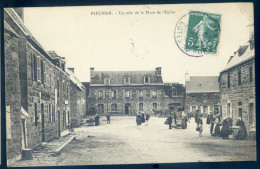 Cpa Du 22 Pleubian Un Coin De La Place De L' église (2)  LANR79 - Pleubian