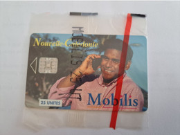 NOUVELLE CALEDONIA  CHIP CARD 25  UNITS / MAN ON THE PHONE /MOBILIS   / MINT IN WRAPPER  ** 13546 ** - Nieuw-Caledonië