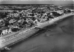 44-LA-BERNERIE-EN-RETZ- PLACE STE-ANNE ET PLAGE DES CARRES VUE AERIENNE - La Bernerie-en-Retz