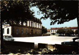 CPM St.Germain-Lembron La Mairie Et Les Ecoles FRANCE (1305759) - Saint Germain Lembron