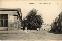 CPA Issoire Boulevard De La Halle Et Halle FRANCE (1303475) - Issoire