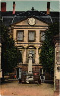 CPA Combronde L'Hotel De Ville Et Le Monument FRANCE (1304345) - Combronde