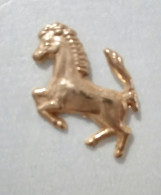 Pin's Logo Ferrari Cheval 1,5 Cm X1 Cm - Ferrari