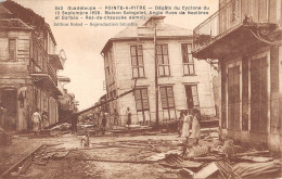 CPA GUADELOUPE POINTE A PITRE DEGATS DU CYCLONE 1928 MAISON SIGNOLET ANGLE RUES NOZIERES BARBES - Pointe A Pitre