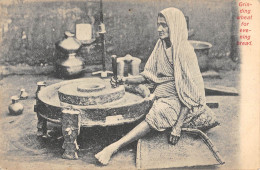 CPA INDE GRINDING WHEAT FOR EVENING BREAD - Indien
