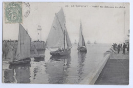 Delcampe - 76/ CPA A - Le Tréport -  Sortie Des Bateaux De Peche - Le Treport