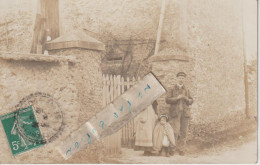 AUFFARGIS -  Bourg De SAINT BENOIT - Un Couple Et Leur Enfant  Posant En 1912        ( Carte Photo ) - Auffargis