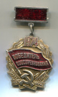 URSS - Insigne De "Vainqueur De L'émulation Socialiste Pour 1974" - Russia